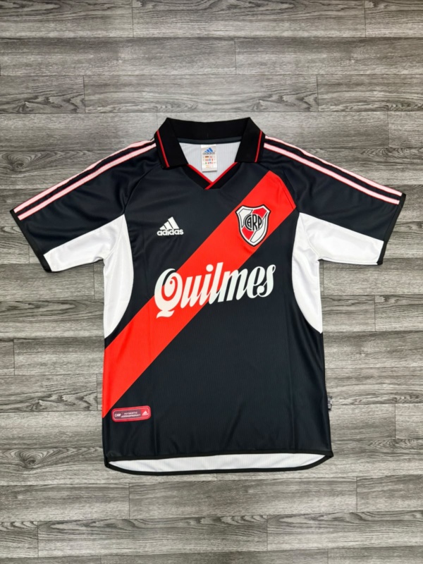 RIVER PLATE 00/01 VISITA