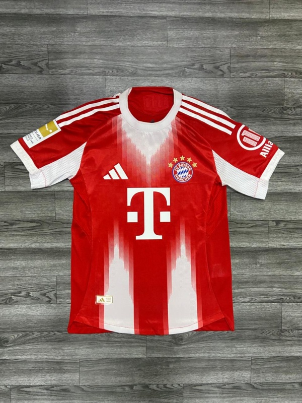 BAYERN MÚNICH 25/26 + LUIS DIAZ + PARCHE