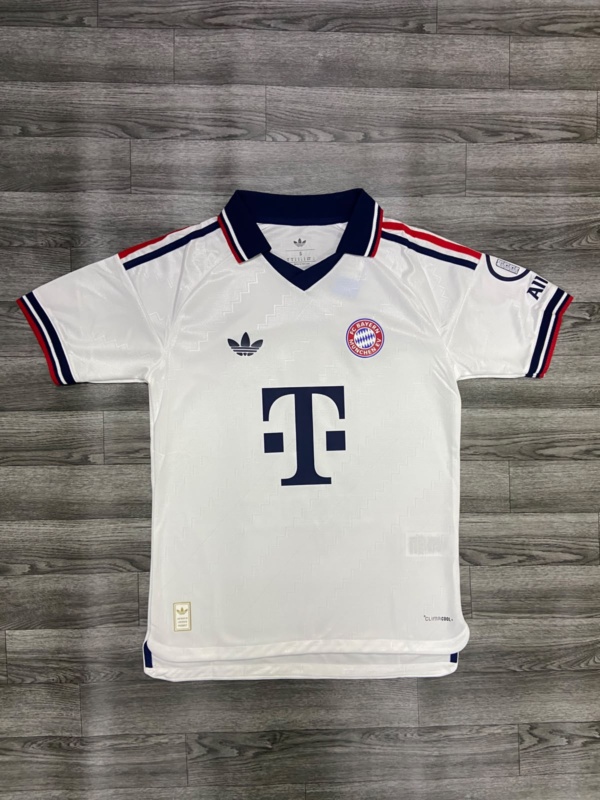 BAYERN MUNICH 26/27 VISITA
