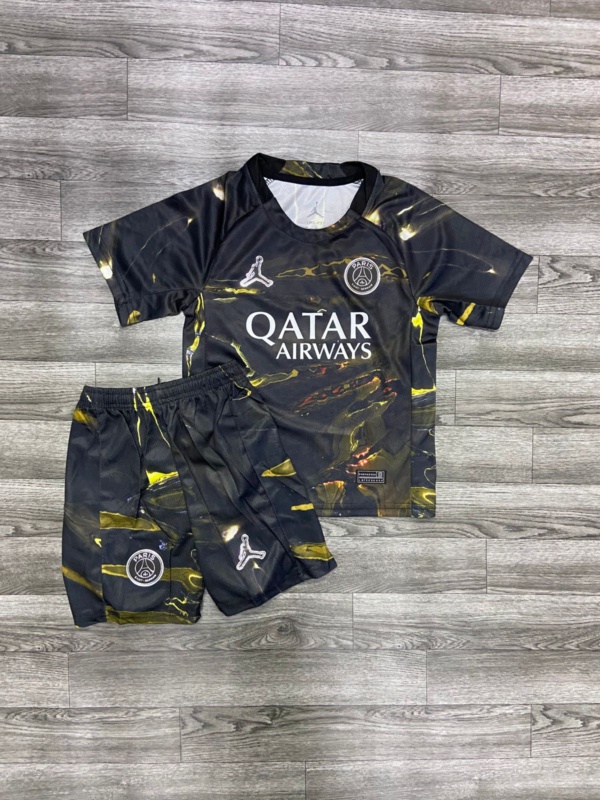 P.S.G 25/26 4TA EQUIPACION
