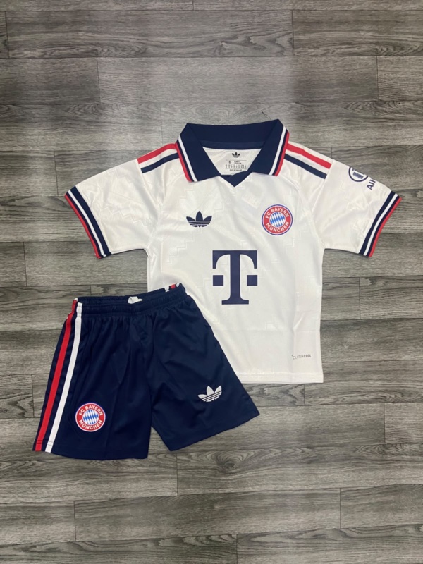BAYERN MUNICH 26/27 VISITA